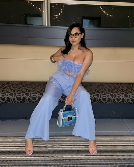 itsqueennovaa model sexy pics