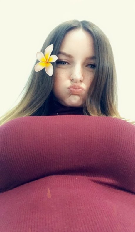 Dakota Blue Richards free star photos