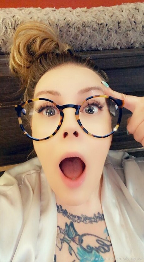 therealvixenval perfect model image