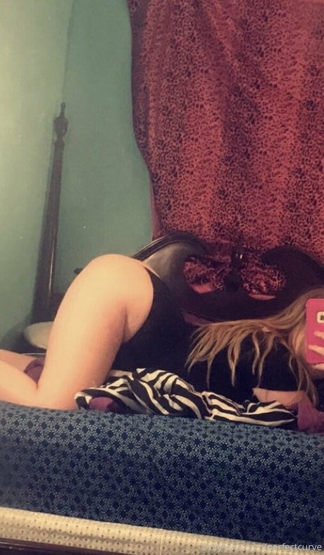 oliviaskiesvip model xxx image