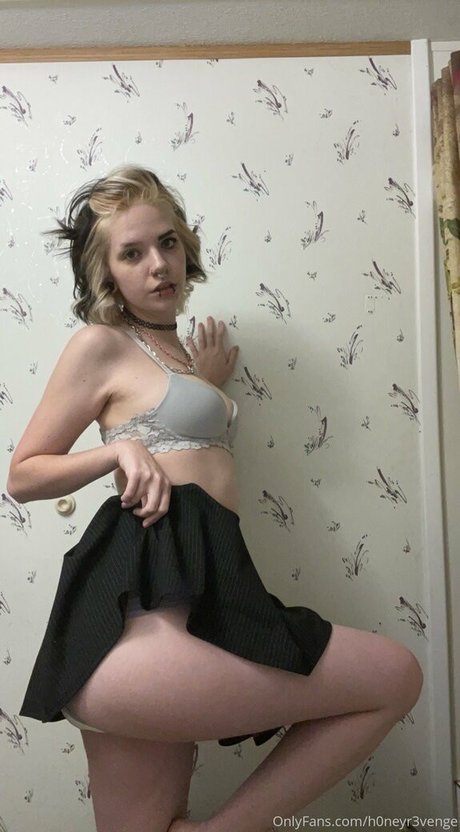 gothichorrorcliche perfect model img