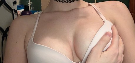 gothichorrorcliche pretty model image