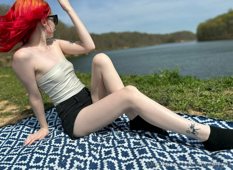 yrbunnygirl model photo