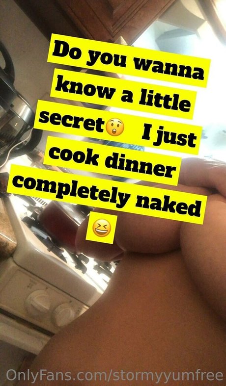 stormyyumfree model xxx photo