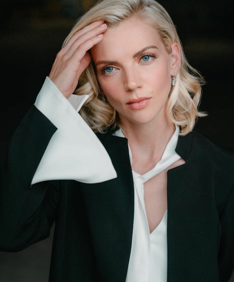 Kara Killmer sex model picture