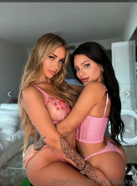 Itslunaskye pornstar sex photo