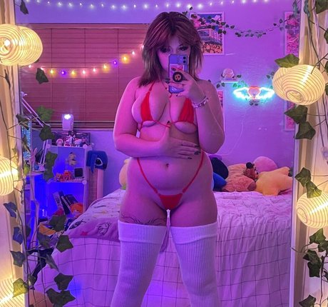 okay kylie hot actress pics