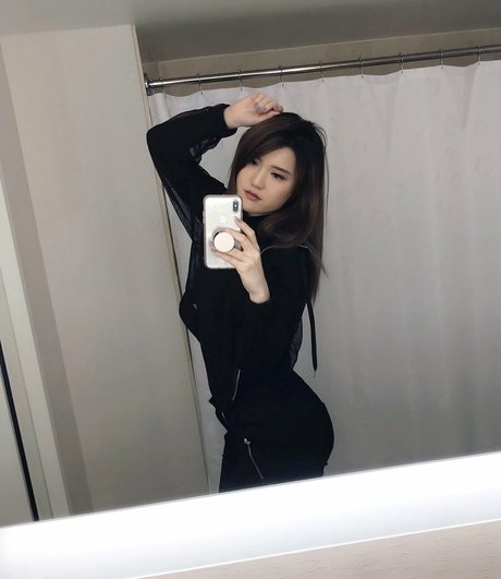 Plushys model pornographic pics