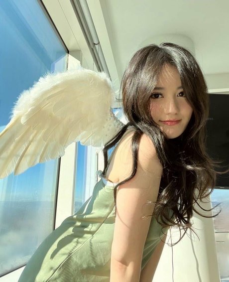 Plushys erotic model photo