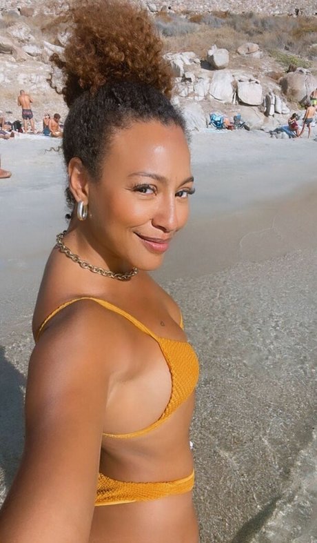 Sheron Menezes sexy star photos