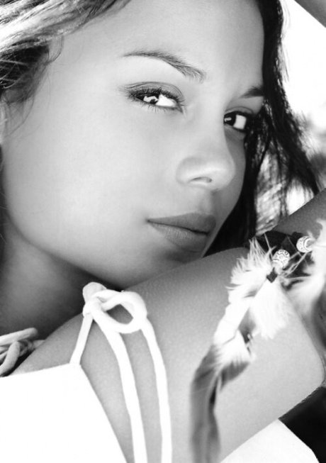 Nathalie Kelley high quality actress gallery