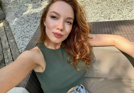 stacy therapy model exclusive pic