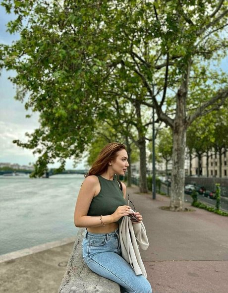 stacy therapy model hot pics