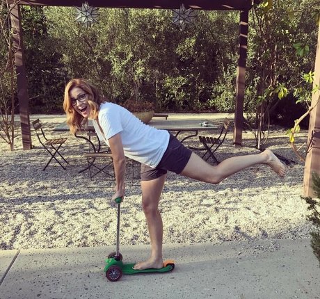 Jenna Fischer nude model photo