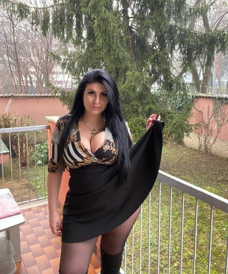 Laura Palermo model sexy pic