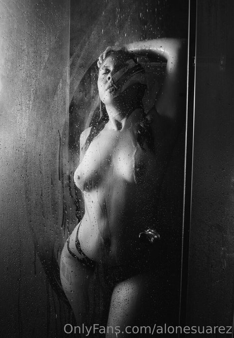 alonesuarez nude model img