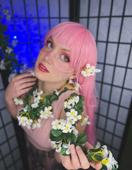 uwugirlaraara art star image