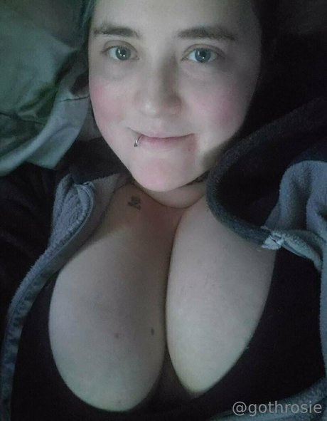 gothrosie naked actress galleries