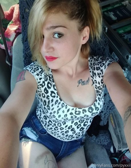 pyxxii model sex photos