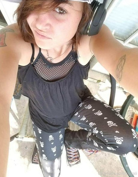 pyxxii nude model photo