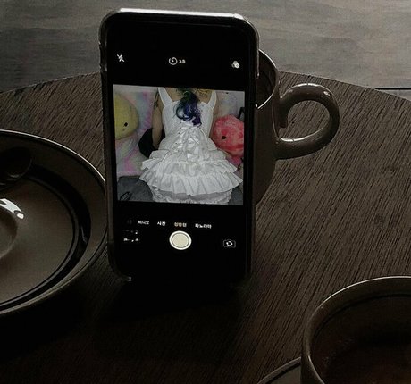 ls peek free actress image