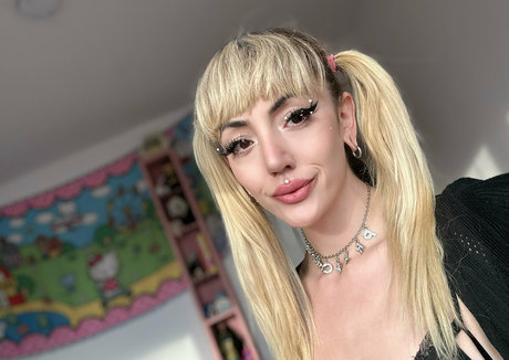 muashole nude star pics