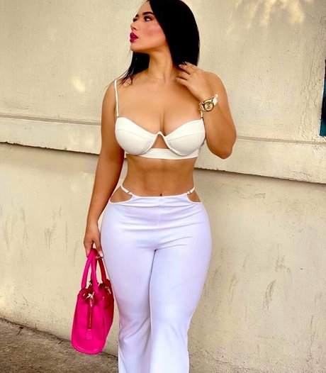 Ashley Carolina high quality model pic