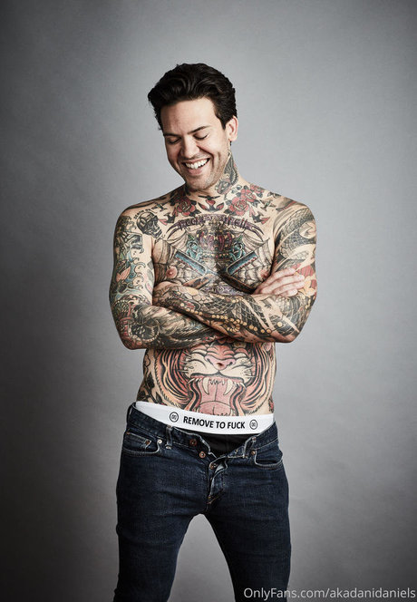 akadanidaniels perfect model img