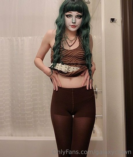 galaxyclown model pretty pic