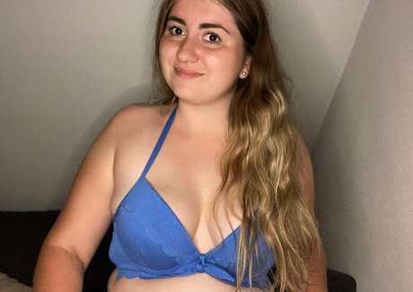 Molly Archer hd model pic