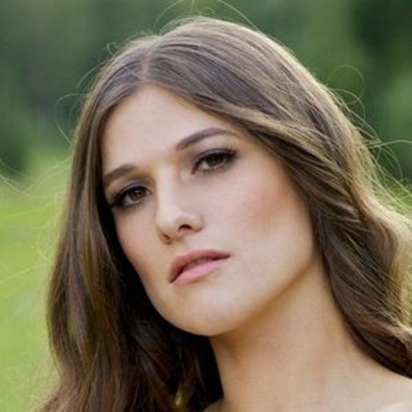 Farm Girl model nudes photos