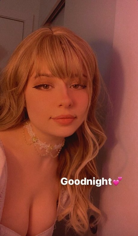 Aveykitty model nice photo