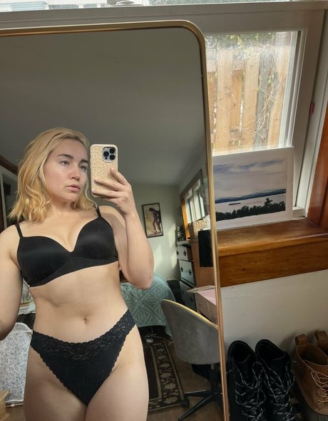 Erin Postsoffice adult model archive