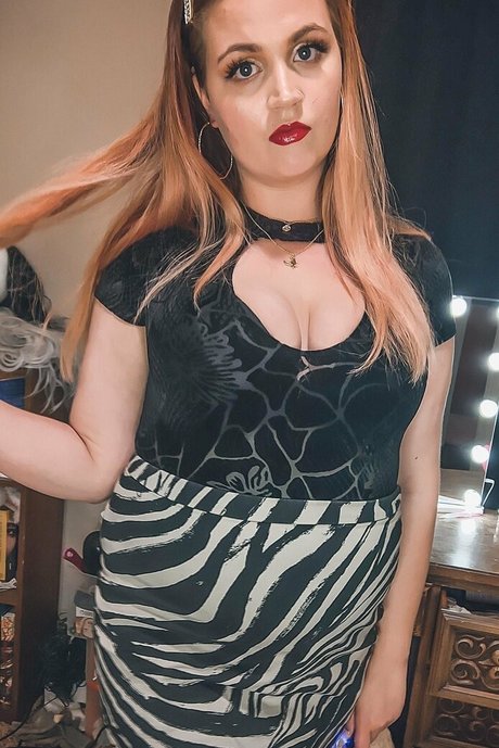 kinkycurvykat nice model photo