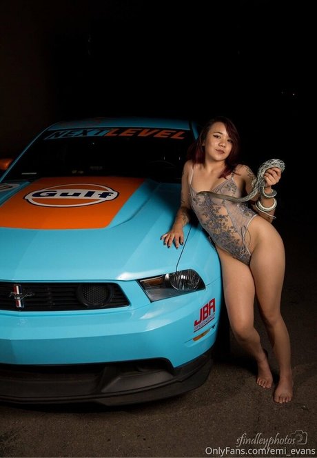 Emi Evans hd actress image