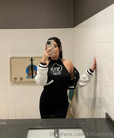 player2tiff nude model pic