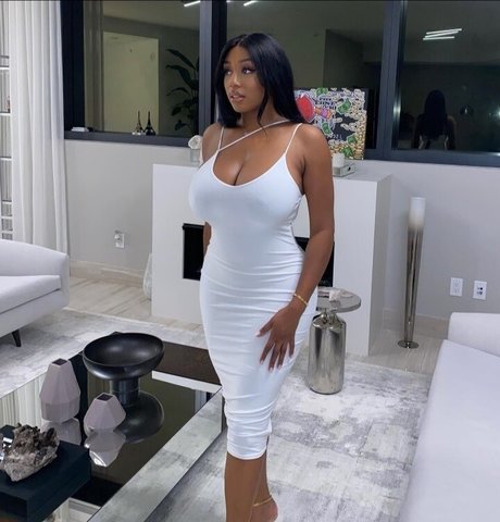 Vivi Panamera nice pornstar image