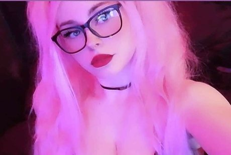 Alyatrosk adult star pic