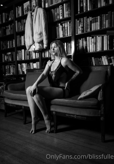 blissfulle nudes model pics