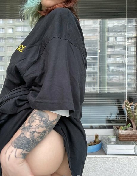 locorory model erotic galleries