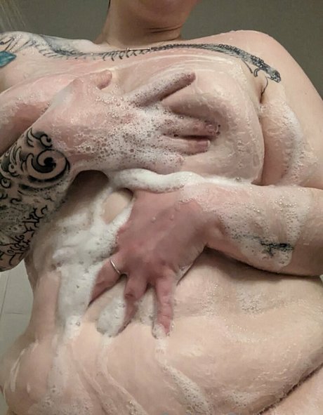 mommyglutton porn model pic