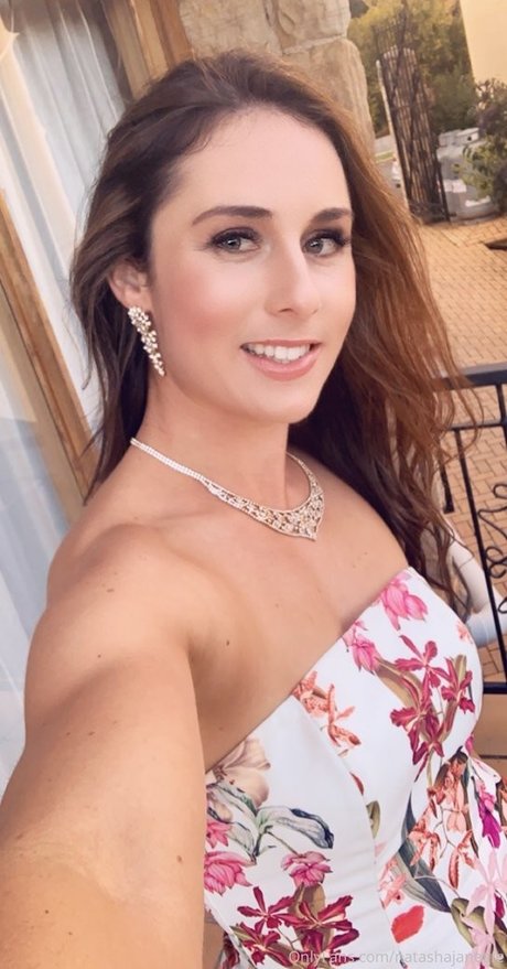 Sharon Janney star naked picture