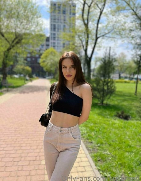 krisblow model pretty pics