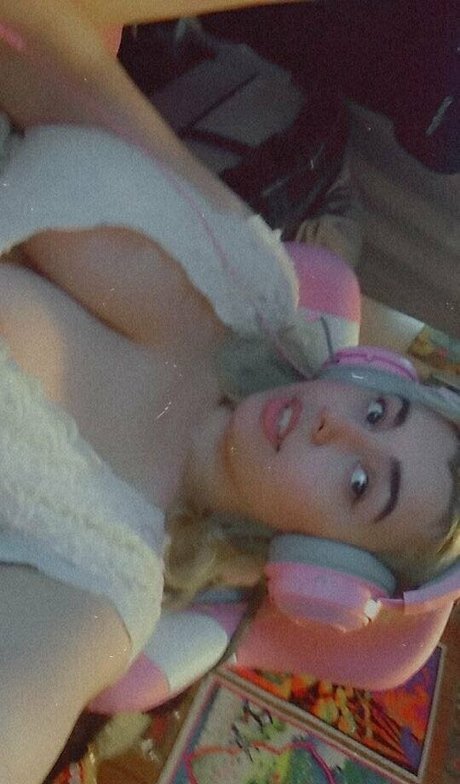 babymooshi model naked pic