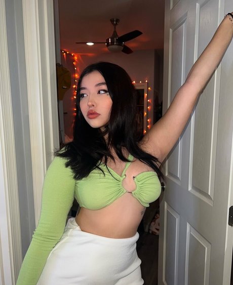 Alexaisobell model images