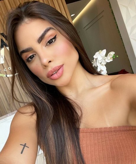 Hillary Fabii beautiful actress images