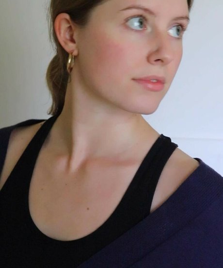 Ozley ASMR hot actress pics