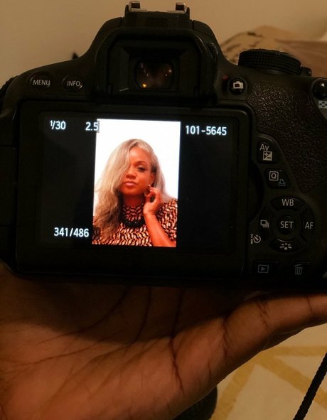 Sinnamon Love model sexy photos