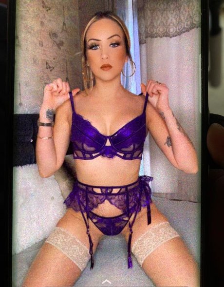 Tori Leigh pretty pornstar pictures