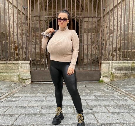 Anneris18 pornstar pretty pic